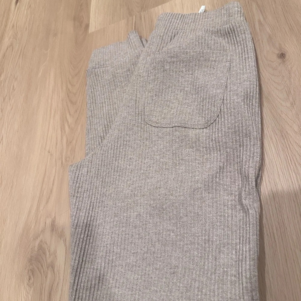 ALO Yoga Muse sweatpants - Picture 4 of 5